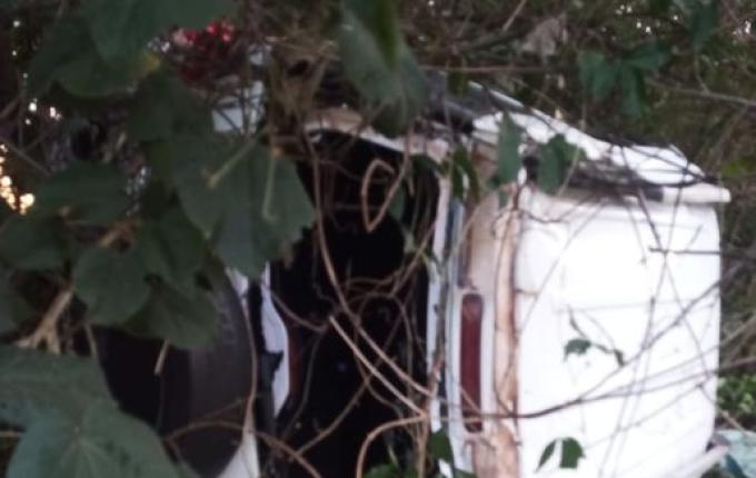 Motorista fica ferido após carro sair da pista na BR-163, em Guaraciaba