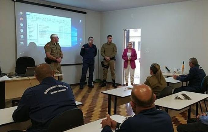 PMs e Bombeiros Militares recebem capacitação para atuar em escolas