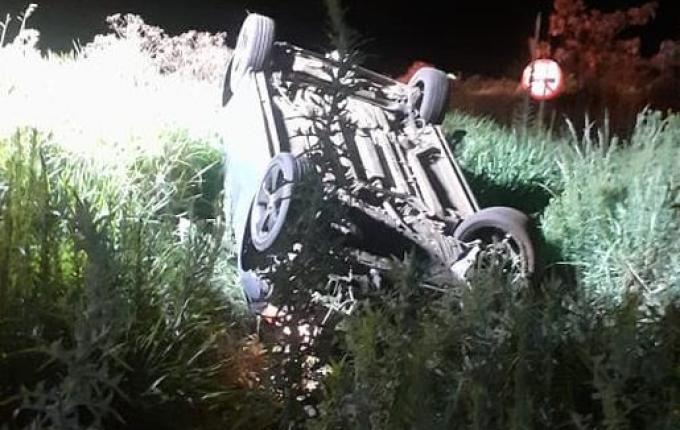 Saída de pista seguida de capotamento deixa homem ferido na SC-160