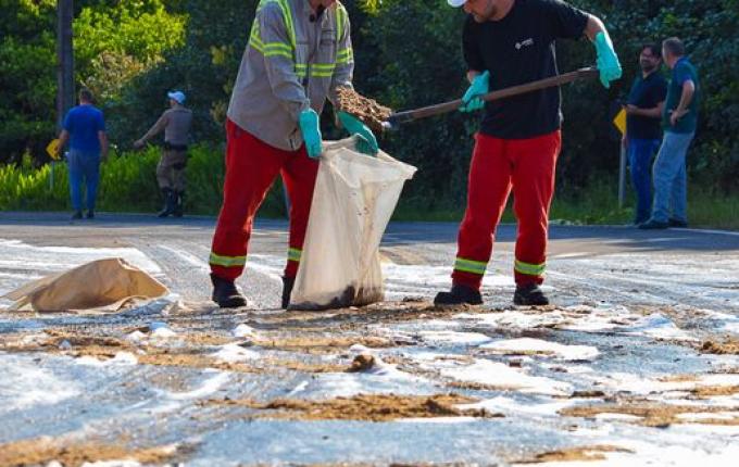 Após 24 horas de interdição devido acidente, SC-492 em Bandeirante é liberada