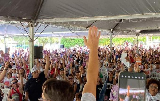 Magistério catarinense aprova greve a partir de 23 de abril