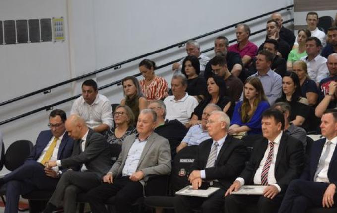 Câmara entrega Medalha Padre Aurélio em sessão solene