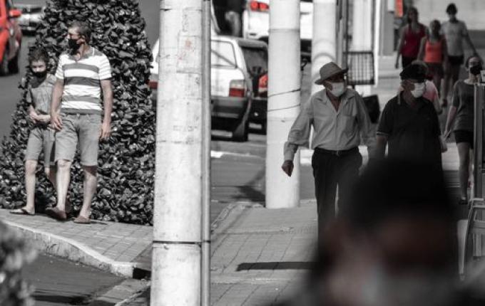 SC proíbe eventos ao ar livre sem controle do público para conter Covid-19