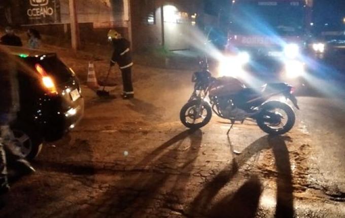 Rapaz fica ferido em colisão traseira de carro e moto na cidade de Cunha Porã