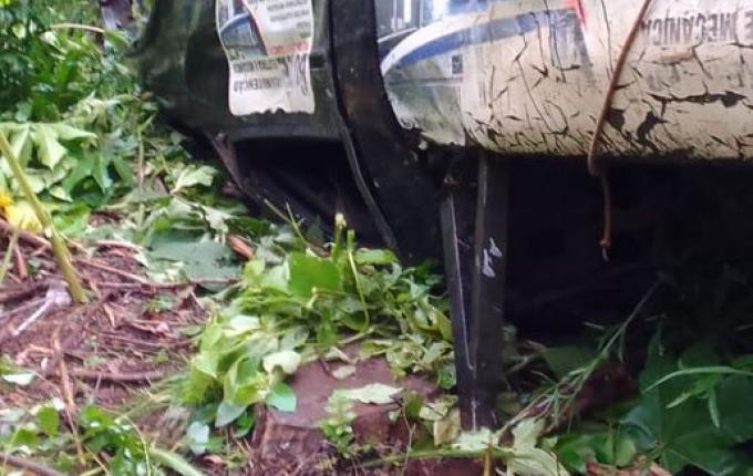 Jovem fica ferido após capotamento de caminhonete em São Miguel do Oeste
