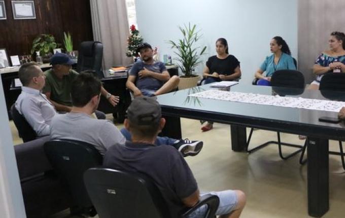 Reunião debate andamento das obras no loteamento Santa Rita 3 e 4 em Cedro