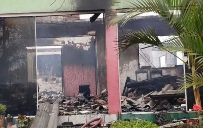 Incêndio destrói residência em Belmonte; família promove campanha