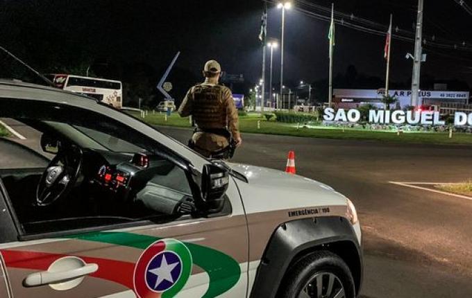 ATENÇÃO: Trânsito na BR-282 está bloqueado devido à acidente com morte