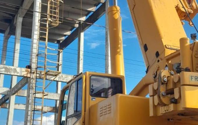 Caixa d’água começa a ser demolida após risco de desabamento em Campo Erê