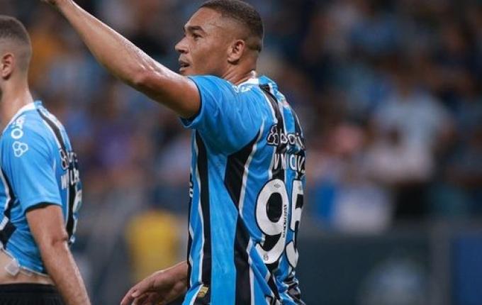 Grêmio goleia o São Luiz e dorme na liderança do grupo B do Gauchão