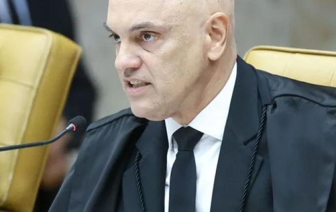 Moraes pede para Zanin marcar julgamento de Bolsonaro e réus do núcleo 1