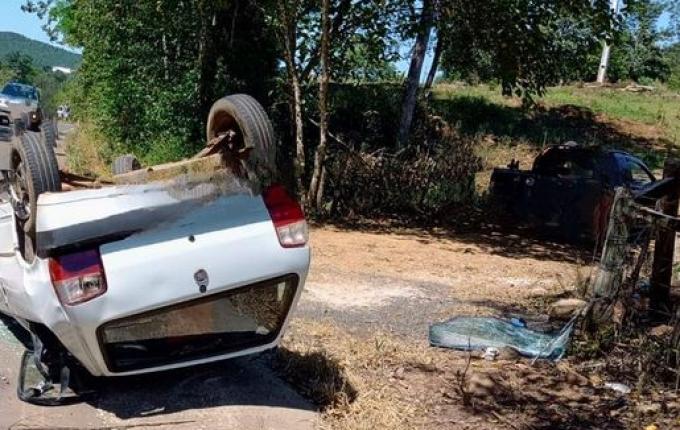Homem sofre ferimentos em capotamento na SC-283