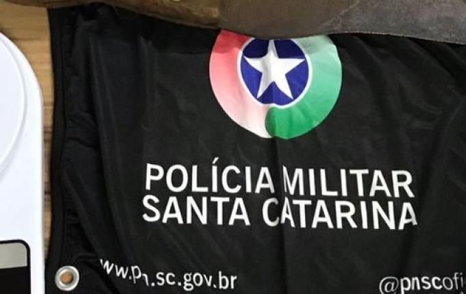 Homem ameaça pais com facão e é preso pela polícia em Itapiranga