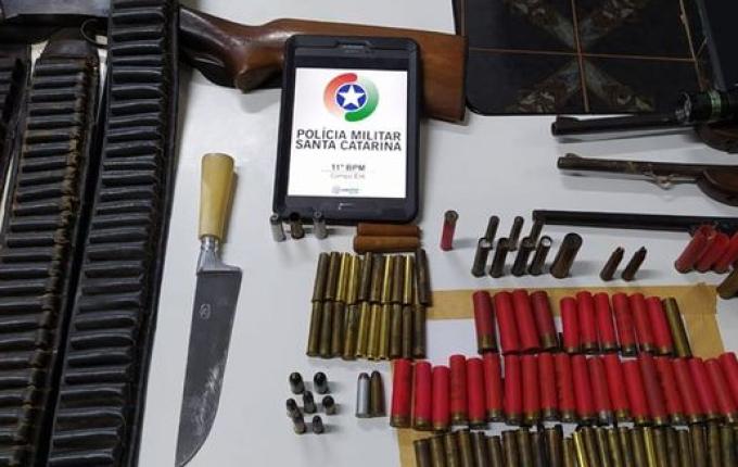 Polícia prende homens por porte, posse e disparo de arma de fogo e receptação de armas furtadas