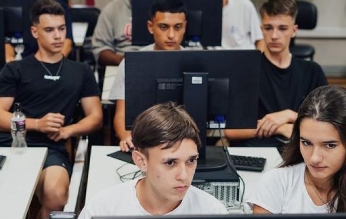 Com 50 mil vagas, SC aposta no ensino técnico para impulsionar empregos e transformar vidas