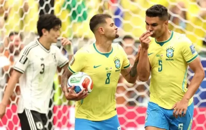 Brasil vira contra o Japão no último minuto e avança para as oitavas da Copa