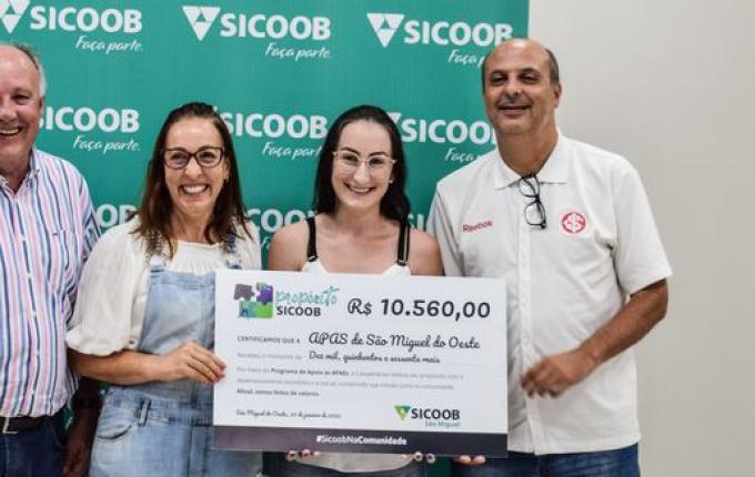 Sicoob realiza evento para renovação de parceria com APAEs