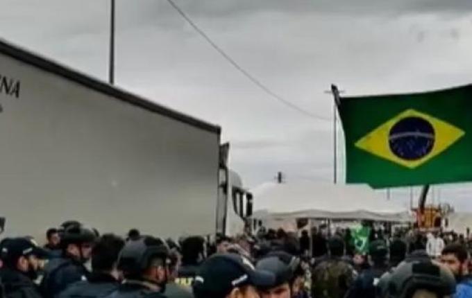 Tropas de choque são acionadas em SC após manifestantes não liberarem rodovias