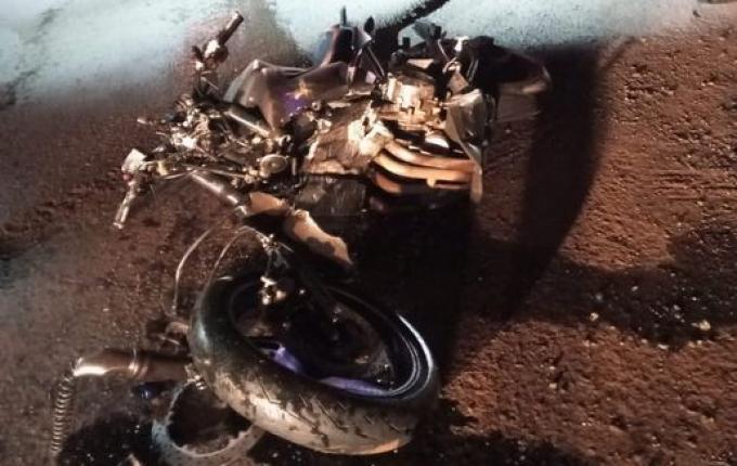 Jovem fica ferido em colisão entre camionete e moto na BR-282