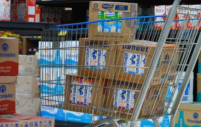 Preço do leite pode chegar aos R$ 7 em Santa Catarina