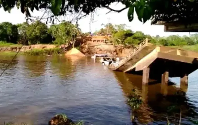 Desabamento de ponte deixa 3 mortos e 5 feridos em rodovia do Amazonas