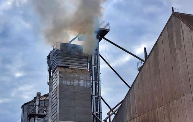 Incêndio atinge secador de grãos em Itapiranga