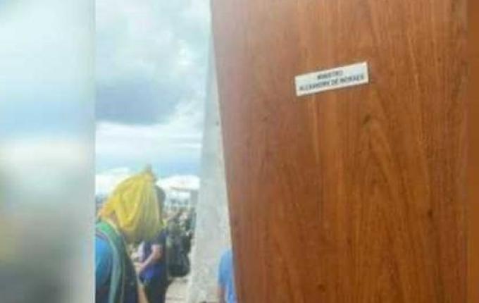 Em ataque ao STF, invasores arrancam porta do armário de Alexandre de Moraes 