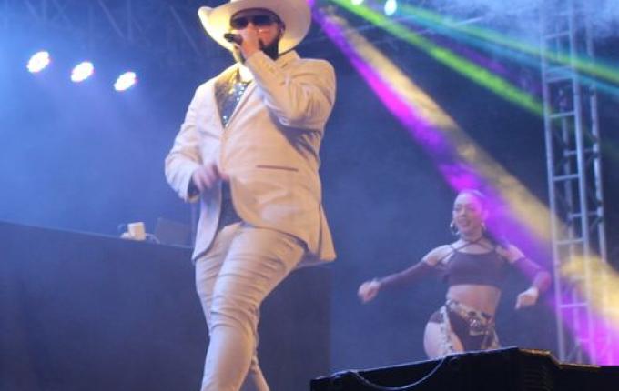 Shows nacionais agitam o público na arena da 10ª FAIC, em Iporã do Oeste