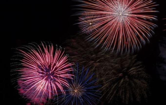 Procura por fogos de artifício aumenta na reta final de 2025 em SMO, aponta comerciante