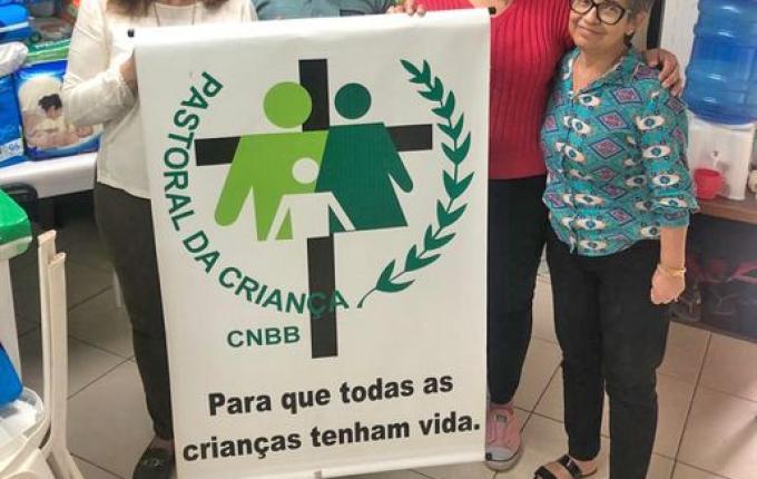 Cursos da Unoesc doam fraldas e latas de leite à Pastoral da Criança