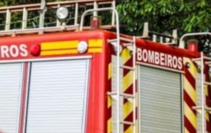 Homem fica ferido ao ser atingido por golpes de faca na praça