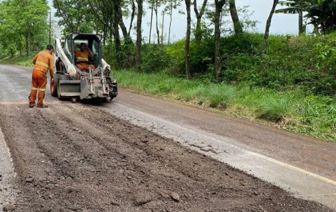 Empresa realiza Operação Tapa Buracos na SC 163