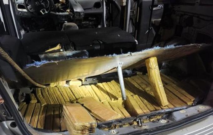 PRF encontra 200 kg de maconha em carro argentino incendiado na BR-163