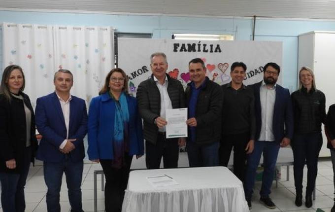 Trevisan assina ordem de serviço para obras na creche do bairro São Jorge