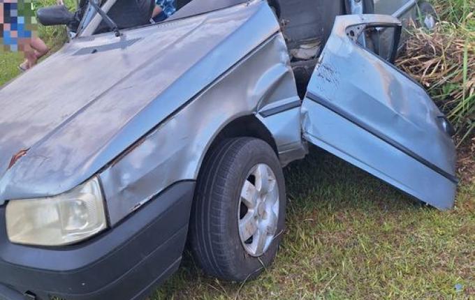 Veículo sai da pista e capota na SC 163, em Descanso