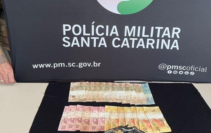 Homem é preso pela PM por porte ilegal de arma de fogo em São Miguel do Oeste