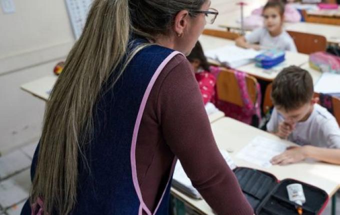 Governo de SC concede novo reajuste para professores e anuncia bônus por desempenho