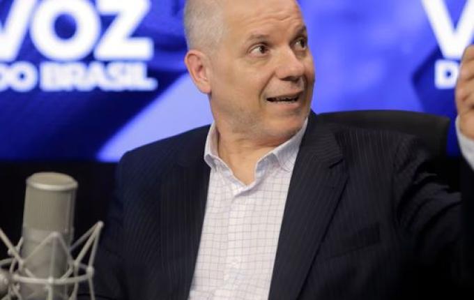 Por suspeita de fraude, presidente do INSS pede demissão