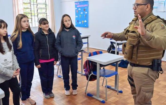 PM e Secretaria de Educação realizam protocolo de segurança nas escolas da rede municipal de ensino