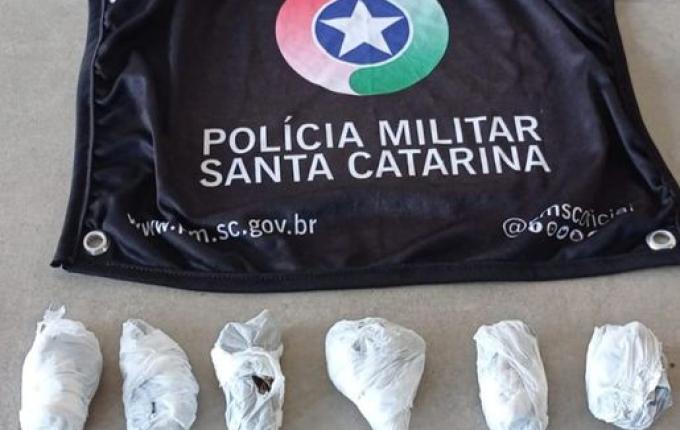Polícia Militar prende homem com drogas prontas para venda em Anchieta