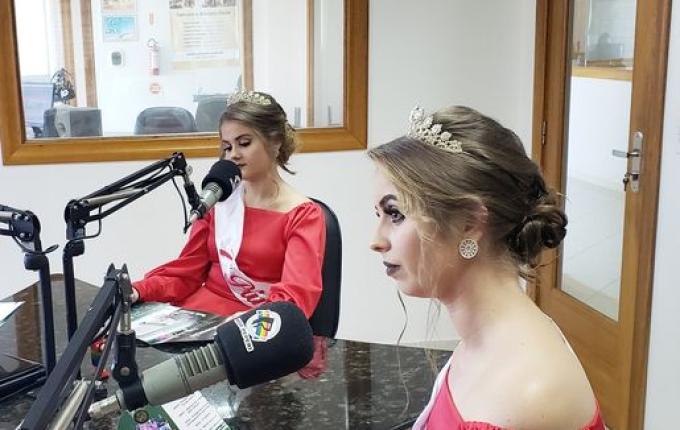 Soberanas da 14ª Efacitus divulgam evento em visita nas rádios Oeste e Itapiranga FM