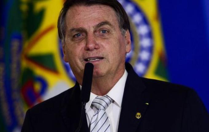 Bolsonaro autoriza aumento de 33% do piso salarial para professores