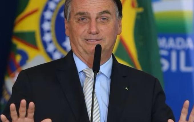 PF faz buscas na casa de Jair Bolsonaro, que terá que usar tornozeleira eletrônica