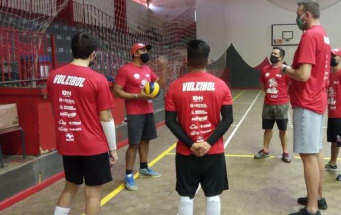 OUÇA: São Miguel Indians abre escolinha de vôlei em SMOeste