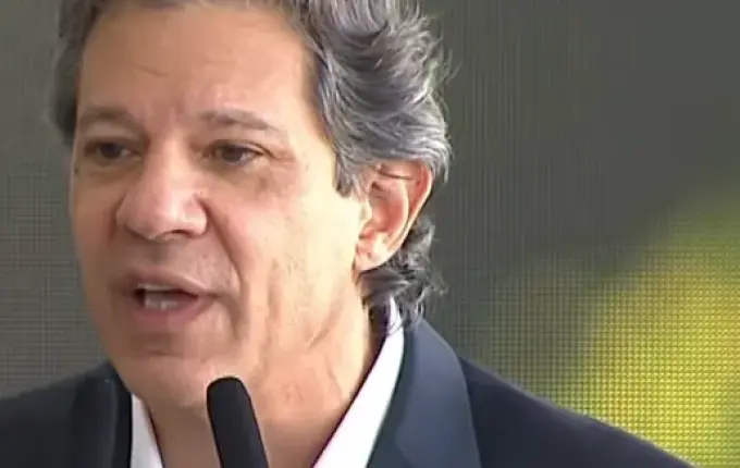 Governo prepara corte de benefícios para atingir meta fiscal, diz Haddad