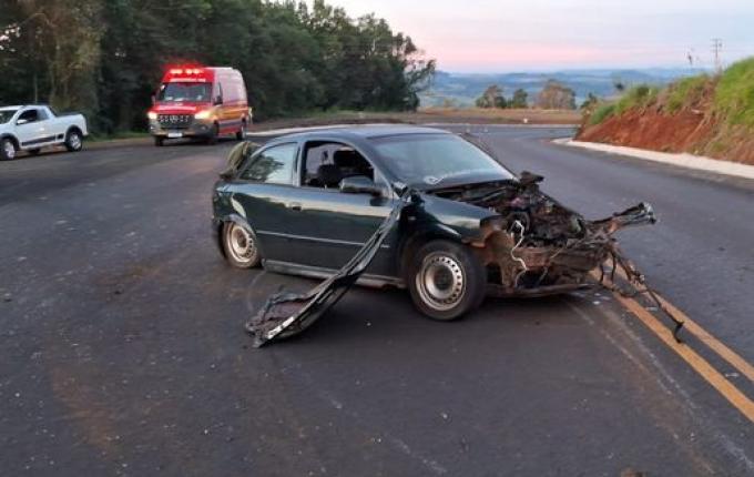 Dois jovens morrem em saída de pista de veículo na SC 283, em Palmitos