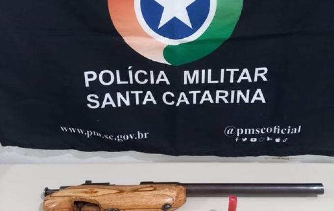 Polícia Militar apreende arma com jovem de 19 anos