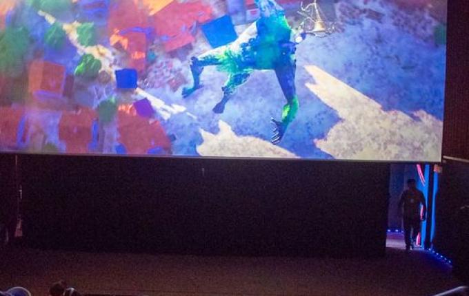 Alunos da APAE de SMOeste participam de Sessão Especial no Cine Peperi