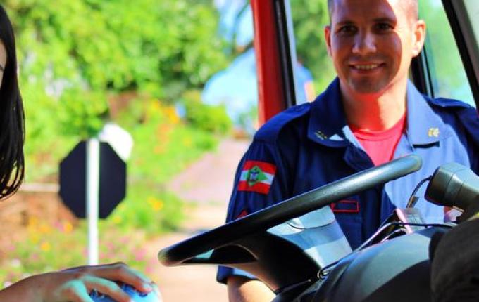 Quartel dos bombeiros de SMO recebe 200 crianças no Dia das Crianças