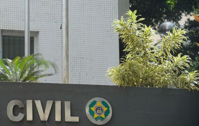 Homem é aceito em emprego, furta celular da empresa e é preso em SC